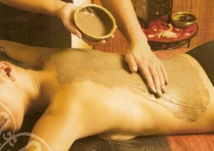 Berber Beauty Ghassoul természetes testápolás hátmasszázs